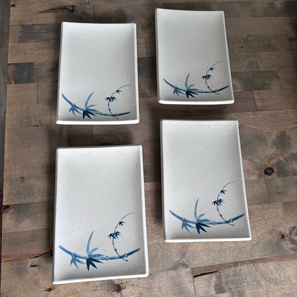 Tar-Hong Melamine Thunder Group plates set of 4